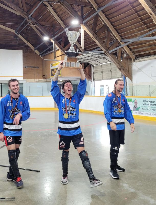 2025_20Mens_20league_20Champs3.jpg_2c67e04f47.jpg